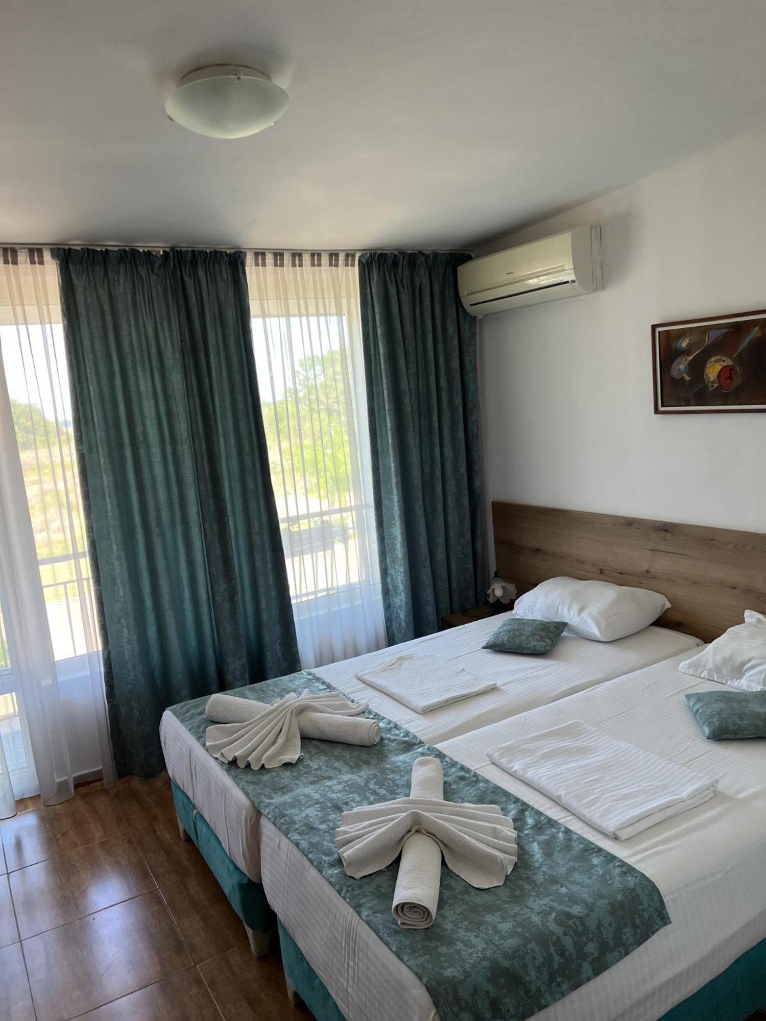 Hotel Surf Primorsko Luaran gambar