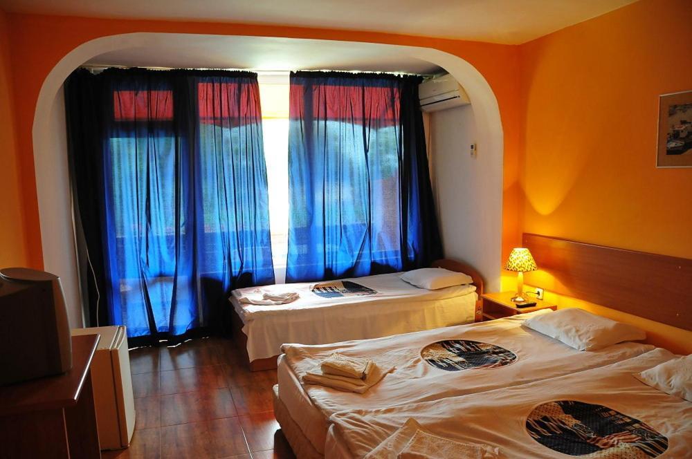Hotel Surf Primorsko Bilik gambar